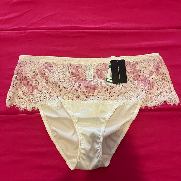 White lace panties - Picture 5 of 5